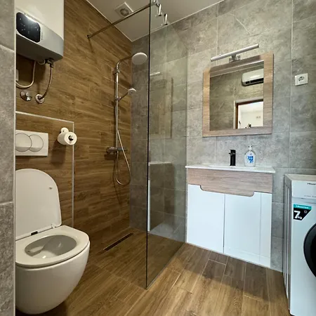 Apartment Near Zadar Airport & *