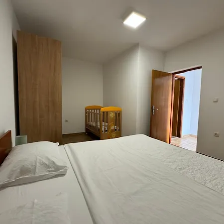 Apartment Near Zadar Airport & *