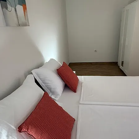 Near Zadar Airport & Lägenhet Crno